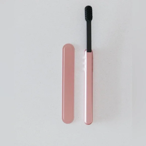 New AVO Everlasting Essentials Inc.
Starter Kit and refill kit rose gold - Picture 2 of 3